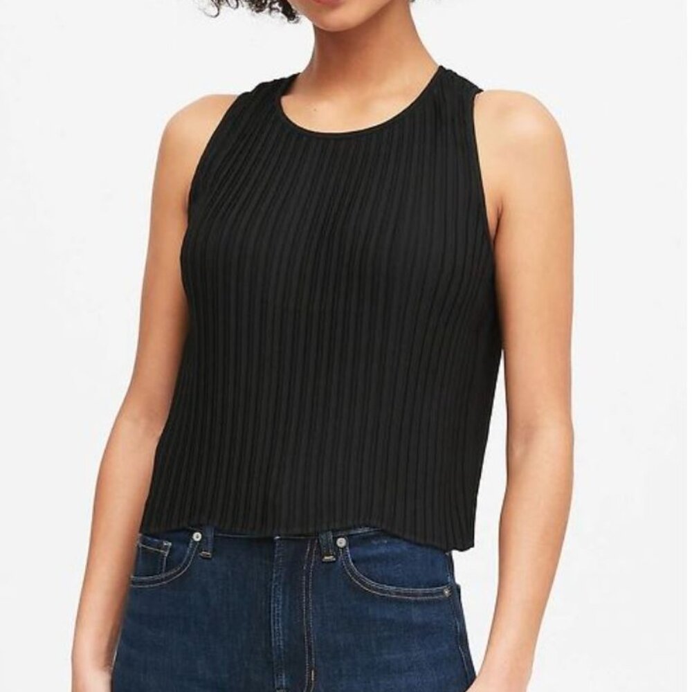 *NWT* Banana Republic Plisse Pleated Sleeveless Cropped Top - Large